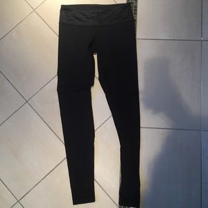 Black lululemon leggings (2/4)